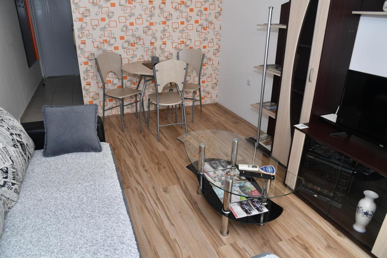 Stan Na Dan Apartment Nis Luaran gambar